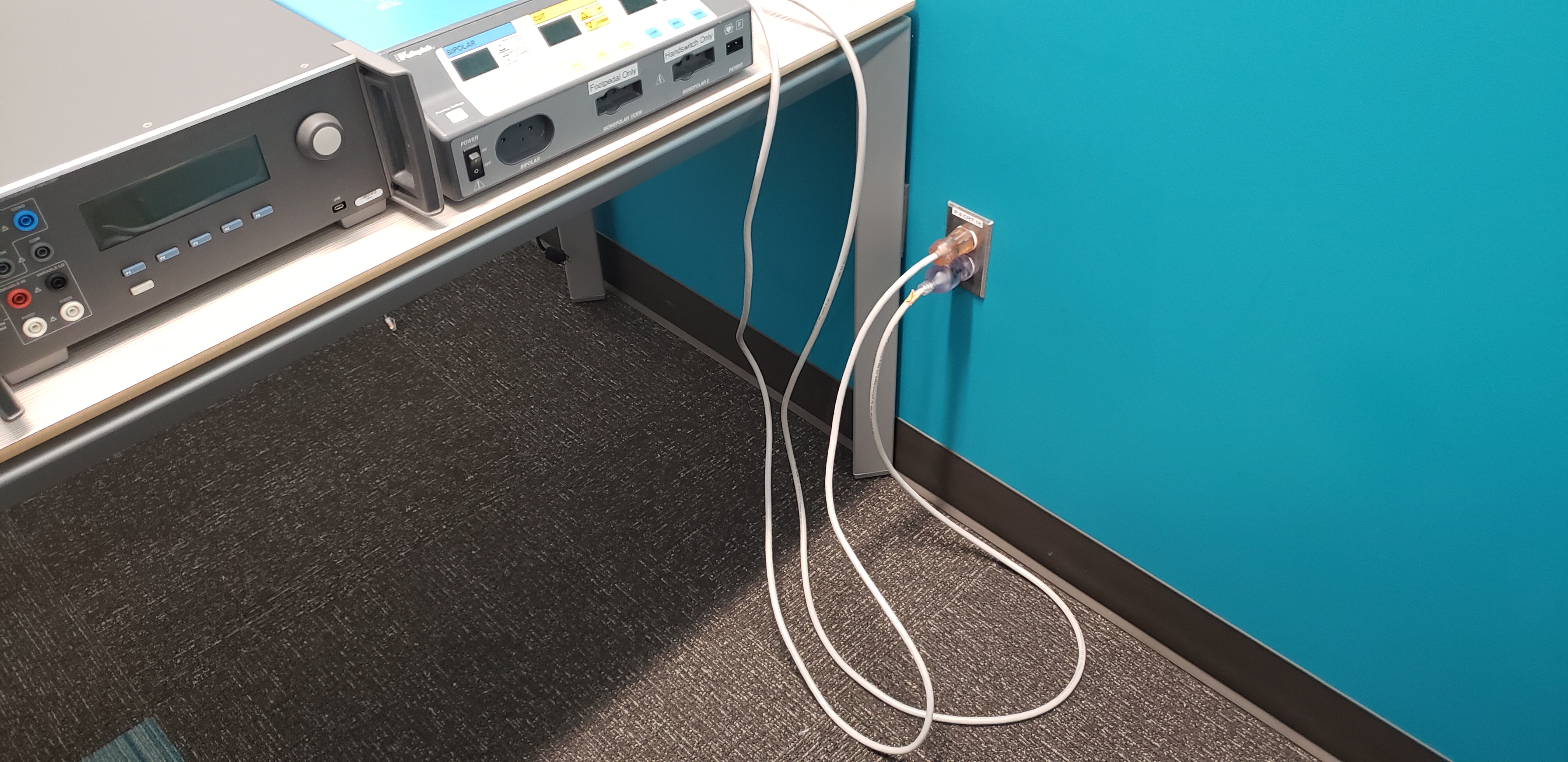 power cord of both the ESU and QA-ES III