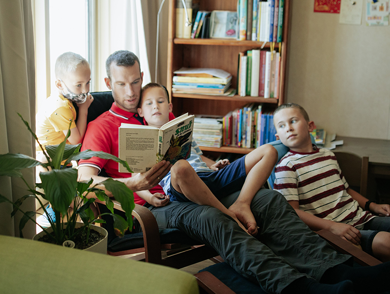 KORTLEVEN FATHERS DAY READING TOGETHER