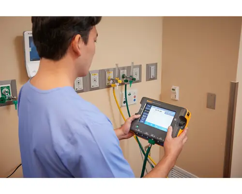 vt900a Gas Flow Analyzer Ventilator Tester in use