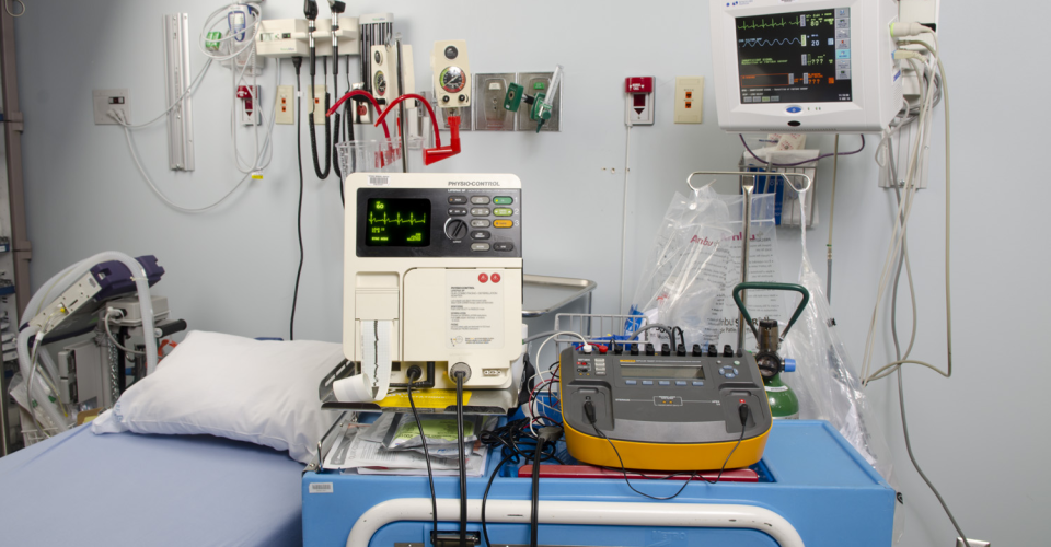 Testing cardio resuscitation equipment with Impulse 7000DP defibrillator analyzer